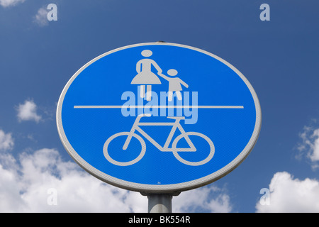 Radweg und Fußweg Zeichen, Bayern, Deutschland Stockfoto