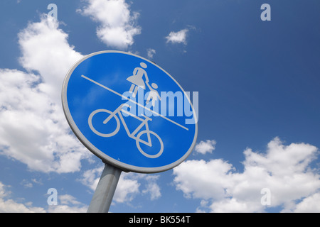 Radweg und Fußweg Zeichen, Bayern, Deutschland Stockfoto