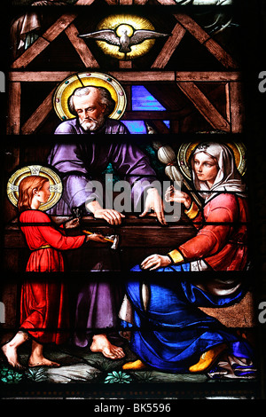 Glasfenster der Heiligen Familie, Basilika unserer lieben Frau von Genf, Genf. Schweiz, Europa Stockfoto