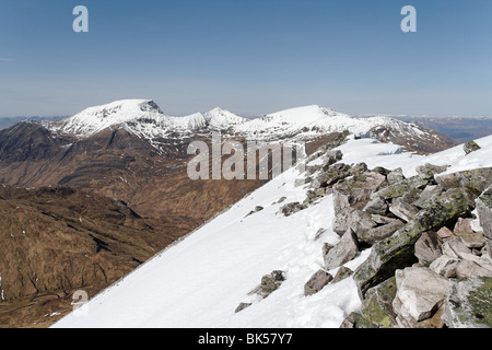 Blick auf Ben Nevis und Carn Mor Dearg vom Gipfel des Binnein Mor, Highland Schottland Stockfoto