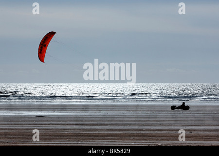 Kitebuggy am Strand Stockfoto