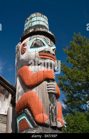 Tlingit Totempfahl, Ravens Fort Tribal House, Fort William Seward, Haines, Alaska, Vereinigte Staaten von Amerika, Nordamerika Stockfoto