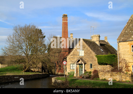 Die Mühle und Wasserrad Stockfoto