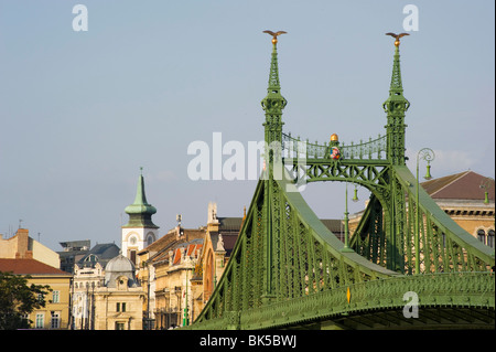 Eine Ansicht der Freiheitsbrücke und der Pestseite, Budapest, Ungarn, Europa Stockfoto