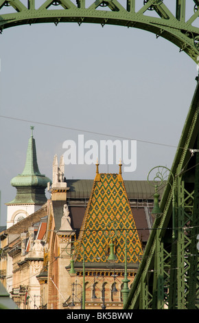 Ein Blick auf der Pestseite von Budapest, einschließlich die große Markthalle, Budapest, Ungarn, Europa Stockfoto