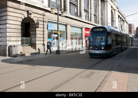 Eine Straßenbahn, die Reisen nach Hucknall, Altmarkt, Nottingham, England Stockfoto