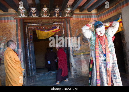 Buddhistisch Mönche auf einem Festival oder Tsechu in Bhutan Stockfoto