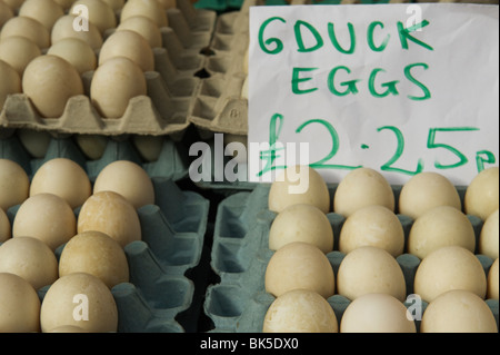 Enteneier zum Verkauf in Borough Market, London Stockfoto