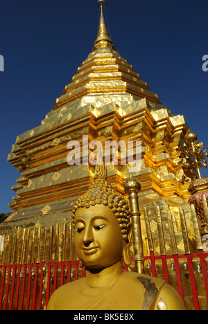 Goldene Chedi im Wat Phrathat Doi Suthep Tempel, Thailand, Südostasien Stockfoto