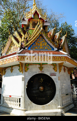 Gong in Wat Phrathat Doi Suthep Tempel, Thailand, Südostasien Stockfoto