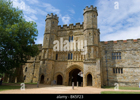 Haupteingang und Torhaus, Battle Abbey, Schlacht, Sussex, England, Vereinigtes Königreich, Europa Stockfoto