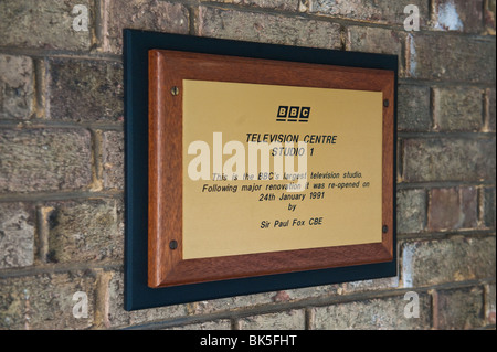 Eine Gedenktafel im BBC TV-Zentrum Stockfoto