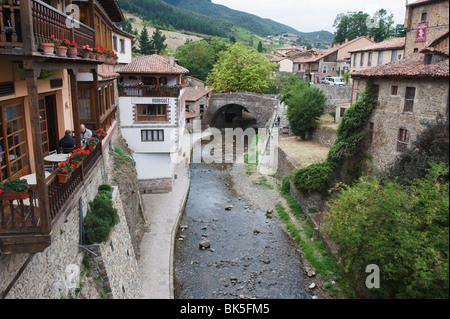 Alte Stadt von Potes im Nationalpark Picos de Europa, Spanien, Europa Stockfoto