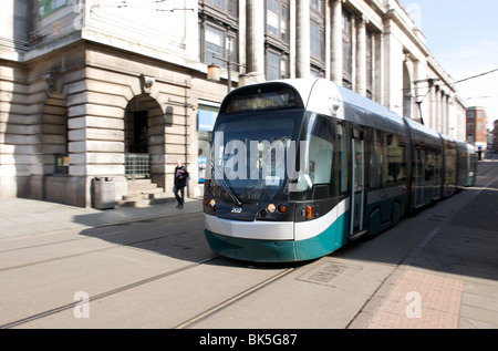 Eine Straßenbahn, die Reisen nach Hucknall, Altmarkt, Nottingham, England Stockfoto