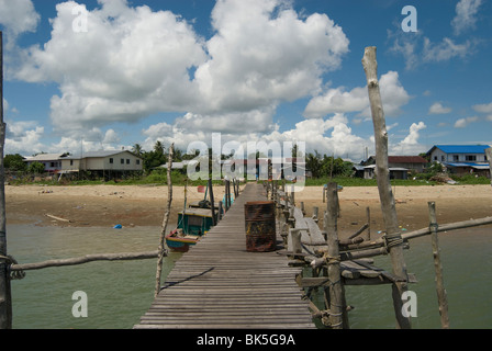 Steg, Balawai Dorf an den Ufern des Flusses Rejang, Sarakei Bezirk, Sibu, Sarawak, Malaysia Borneo, Malaysia Stockfoto