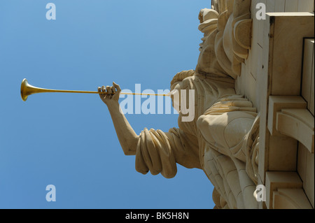 Engel mit Trompeten auf Bass Performance Hall, Downtown Fort Worth, Texas Stockfoto