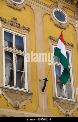 Ungarische Flagge und Haus detaillierte, Uri Utca, Old Town, Budapest, Ungarn, Europa Stockfoto