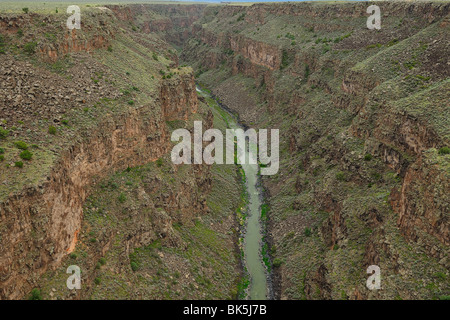 Rio Grande River in der Nähe von Taos City, New Mexiko. Stockfoto