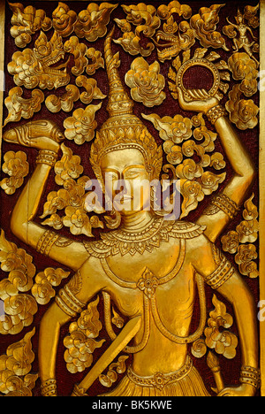 Reich verzierte Tür in Wat Phrathat Doi Suthep Tempel, Thailand, Südostasien Stockfoto