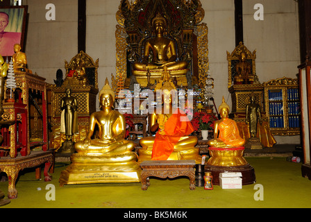 Buddha-Figuren im Tempel Wat Phra, dass Doi Kong Mu, Thailand, Südostasien Stockfoto