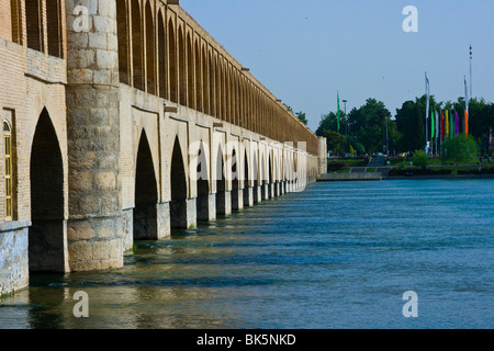 Si-o-Se-Brücke oder Brücke der 33 Bögen in Esfahan Iran Stockfoto