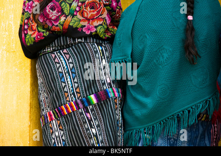 Frauen tragen traditionelle outfits Solola Region Guatemala Stockfoto