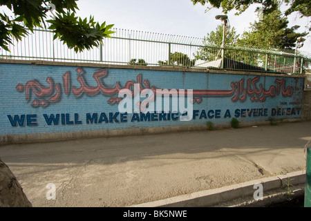 Propaganda an der Wand der ehemaligen amerikanischen Botschaft in Teheran-Iran Stockfoto