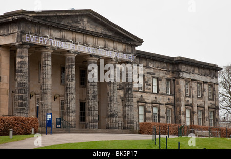 Edinburgh's Museum für Moderne Kunst, einem neoklassizistischen Gebäude (1824) (ehemals John Watson's Institutio,) im Dean Village, Schottland, Großbritannien. Stockfoto