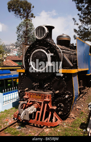 Indien, Tamil Nadu, Coonor Station, alte Nilgiri Mountain Railway Dampflok auf dem display Stockfoto