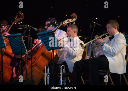 Mitglieder der London Gala Orchester Bedford Prom im Park Stockfoto