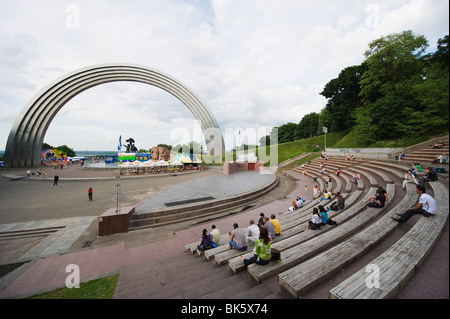 Rainbow Arch, Freundschaft der Nationen Denkmal, Kiew, Ukraine, Europa Stockfoto