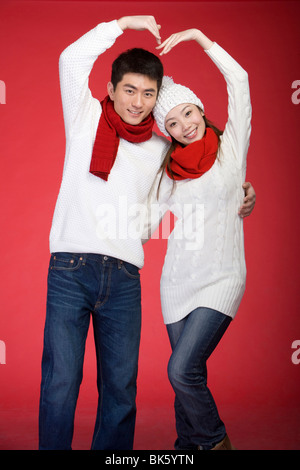 Junges Paar in Winterkleidung Stockfoto