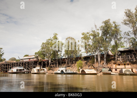 Hölzerne Raddampfer auf dem Murray River in Echuca. Der Hafen verfügt über die weltweit größte Sammlung von hölzernen Raddampfer. Stockfoto