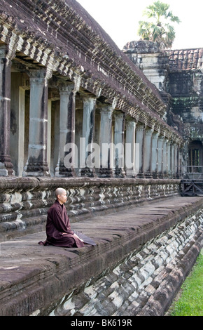 Buddhistische Nonne in Angkor Wat, Siem Reap, Kambodscha Stockfoto