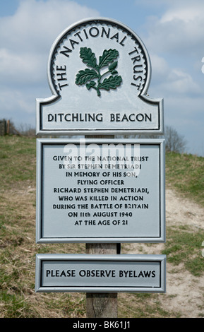 Der National Trust Plaque auf Ditchling Leuchtfeuer Stockfoto