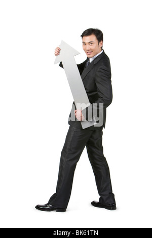 Junger Geschäftsmann Holding Pfeil Stockfoto