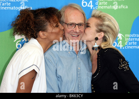 JULIET ELLIS KEN LOACH & KIERSTON WAREING, es ist eine freie Welt PHOTOCALL 64TH Venedig FILM FESTIVAL LIDO Venedig Italien 01 Septem Stockfoto