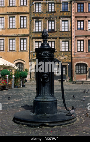Wasserpumpe, Altstadtplatz, Warschau, Polen Stockfoto