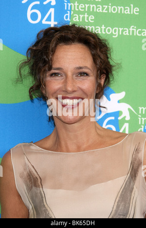 VALERIA CAVALLI LA FILLE COUPEE EN DEUX PHOTOCALL 64TH Venedig FILM FESTIVAL LIDO Venedig Italien 2. September 2007 Stockfoto