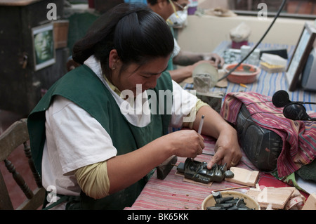 Frauen arbeiten in eine jade-Fabrik, Jades SA, Antigua, Guatemala, Mittelamerika Stockfoto