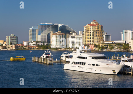 Wohnungen und Marina, 'Las Olas', Fort Lauderdale, Florida, USA Stockfoto