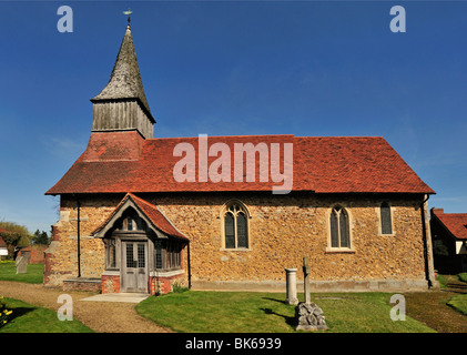 MALDON, ESSEX, Großbritannien - 10. APRIL 2010: Außenansicht der St. Margaret's Parish Church Woodham Mortimer mit Hazelleigh Stockfoto