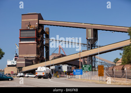 Kohle, beweglichen Maschinen am Port Waratah in Newcastle ist die weltweit größte Kohle Hafen, Australien. Stockfoto