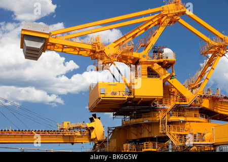 Kohle, beweglichen Maschinen am Port Waratah in Newcastle ist die weltweit größte Kohle Hafen, Australien. Stockfoto