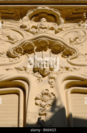 Madrid, Spanien. Casa del Longoria (1902: Jose Grases Riera) in Calle Fernando VI.  Jugendstil-detail Stockfoto