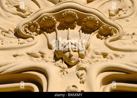 Madrid, Spanien. Casa del Longoria (1902: Jose Grases Riera) in Calle Fernando VI.  Jugendstil-detail Stockfoto
