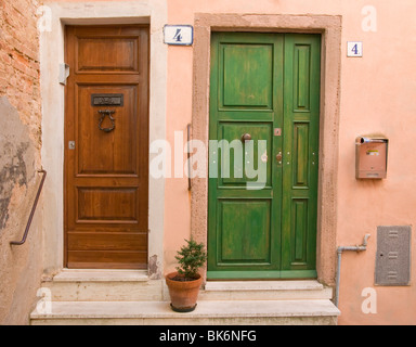 Türen Campiglia Marittima Toskana Italien Stockfoto