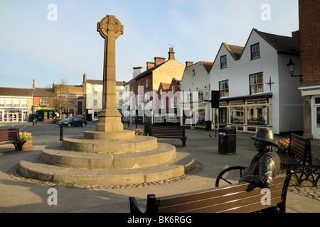 Der Market Cross bei Knaresborough und die blinde Jack Statue von Barbara Asquith, Nidderdale, North Yorkshire UK Stockfoto