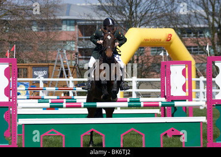 Welt Cup Serie Springreiten Fünfkampf Medway Park Gllingham Kent Stockfoto