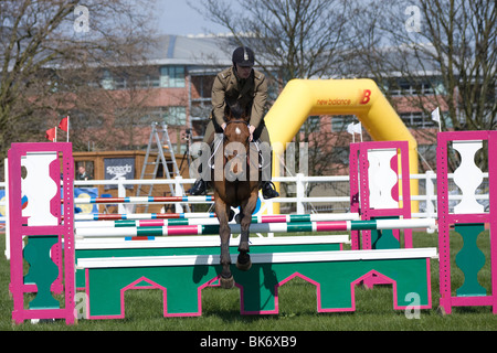 Welt Cup Serie Springreiten Fünfkampf Medway Park Gllingham Kent Stockfoto